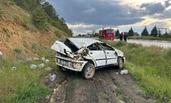 Uşak'ta otomobil şarampole devrildi: 3 yaralı