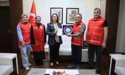 Vali Arslan, kurban bağışını Kızılay'a yaptı