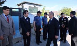 Vali Hatipoğlu, görevi başındaki personellerle bayramlaştı