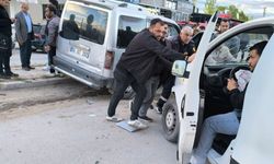 Van'da kamyonetler çarpıştı: 3 yaralı