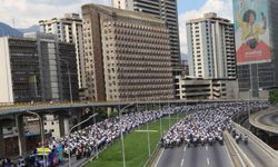 Venezuela'da ABD yaptırımlarının kaldırılması için başlatılan yürüyüş başkentte sona erdi