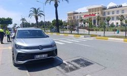 Yayalara yol veren otomobile motosiklet çarptı: 1 yaralı