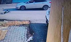 Yola fırlayan çocuk otomobilin çarpmasıyla metrelerce savruldu: O anlar kamerada