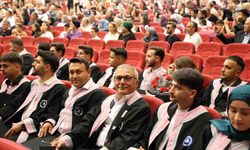 55 yaşında üniversite hayaline kavuştu, 59 yaşında mezun oldu