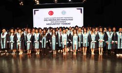 ALKÜ'de diş hekimliği fakültesinde mezuniyet heyecanı