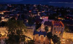 Antalya'nın tarihi kapısı aydınlatıldı