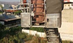 Asansörde mahsur kalan yaşlı kadın kendini kurtaranlara ve devlete bol bol dua etti