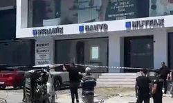 Avcılar'da direksiyon hakimiyetini kaybeden sürücü E-5'ten yan yola uçtu