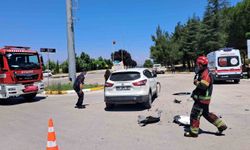 Balıkesir'de kampüs girişinde çarpışan araçlardaki 2 öğrenci yaralandı