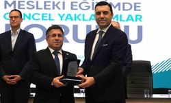 Balıkesirli iş insanları 'Mesleki Eğitimde Üniversite-Sanayi İş Birliği' panelinde öğrencilerle buluştu