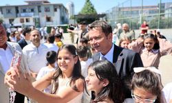 Başkan Erkan Aydın öğrencilere karnelerini verdi