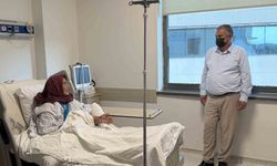 Başkan Pütün, Yaşayan İnsan Hazinesi Halime Özke'ye hastanede ziyaret etti