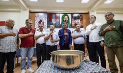 Başkan Tugay aşure lokmasını paylaştı
