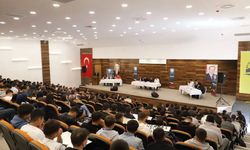 Bayburt'ta öğrenciler teknolojinin etkilerini münazarada tartıştı