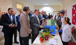 Bayburt'ta özel öğrenciler projelerini bilim fuarında sergiledi