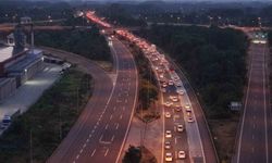 Bayram bitti trafik bitmedi: Düzce geçişinde kilometrelerce kuyruk