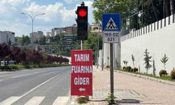 Bilecik'te trafik ışıklarına asılan reklamlar tepkilere neden oldu
