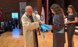 Bu üniversite kep atmıyor şed kuşanıyor