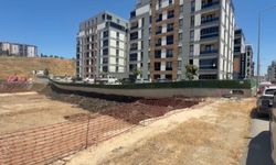Bursa'da istinat duvarı çöktü, site sakinleri zamanla yarıştı