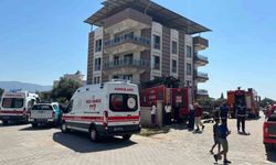 Çatıdaki kartonlar alev aldı, 4 kişi dumandan etkilendi