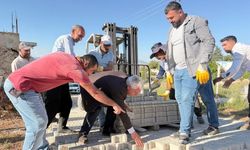 Çermik'te mahalle yolları onarılıyor