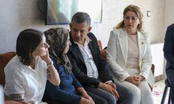 CHP Grup Başkanı Özel, Diyarbakır'da Gülistan Doku'nun ailesiyle görüştü