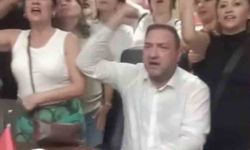 CHP İzmir'de olaylı gece: Gümrükçü il binasına girdi, taraflar arasında arbede çıktı