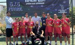 Cizreli kadınlar '5x5 Sokaklar Bizim' futbol turnuvasında bölge şampiyonu oldu