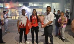 Dünya şampiyonu Berfin Polat coşkuyla karşılandı