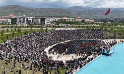 EBYÜ'de 3 bin 150 öğrenci mezuniyet sevinci yaşadı