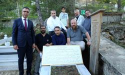 Hattat Muhittin Tanır'a vefa: 70 yıl sonra ta'lik hatla yazılan mezar taşı dualarla kabrine konuldu