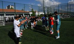 Kalespor, şampiyon takımı alkışladı