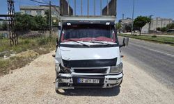 Kamyonet ile çarpışan motosikletin sürücüsü yaralandı