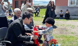 Kars'ta köy ilkokulunda yıl sonu coşkusu
