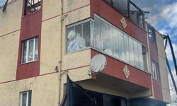 Kastamonu'da üç katlı binanın çatısında yangın