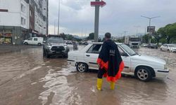 Kayseri'de yağışta araçlarıyla mahsur kalan vatandaşlar kurtarıldı