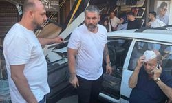 Kontrol çıkan otomobil iki iş yerine çarptı: 1 yaralı