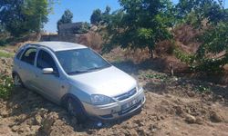 Kontrolden çıkan otomobil meyve bahçesine uçtu: 4 yaralı
