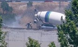 Küçükçekmece'de alev alev yanan motosikleti yoldan geçen mikser sürücüsü söndürdü