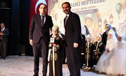 Kur'an kursunu başlarına taç takarak tamamladılar