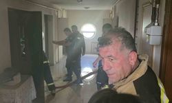 Kütahya'da apartmanda yangın paniği: 2 kişi dumandan etkilendi