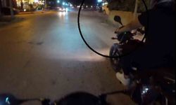 Otomobilin duvara çakıldığı anlar kask kamerasında