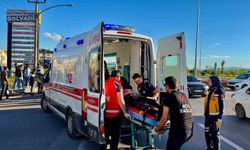 Otomobilin tur otobüsüne çarptığı kazada faciadan dönüldü