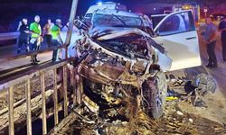 Siirt'te pikap bariyerlere ok gibi saplandı: 2 yaralı