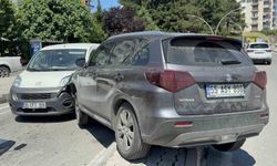 SUV ile hafif ticari araç çarpıştı: Baba ve 2 yaşındaki oğlu yaralandı