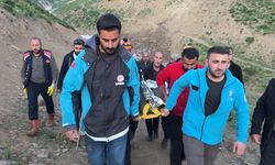 Yüksekova kırsalında zorlu kurtarma operasyonu: 6 saatlik mücadelenin ardından hastaneye ulaştırıldı