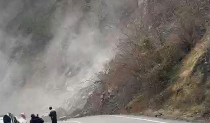 Artvin’de etkili yağışlar heyelana yol açtı