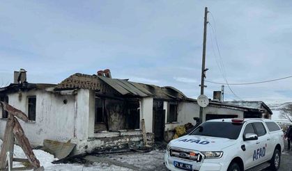 Evde çıkan yangın evi küle çevirdi