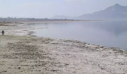 Burdur Gölü'nde tehlike çanları çalıyor!