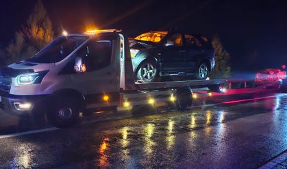 İki otomobil çarpıştı: 6 kişi yaralandı